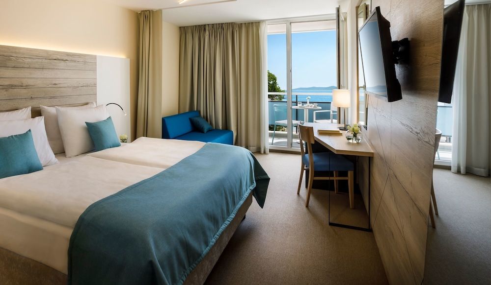 Superior twin room, sea side