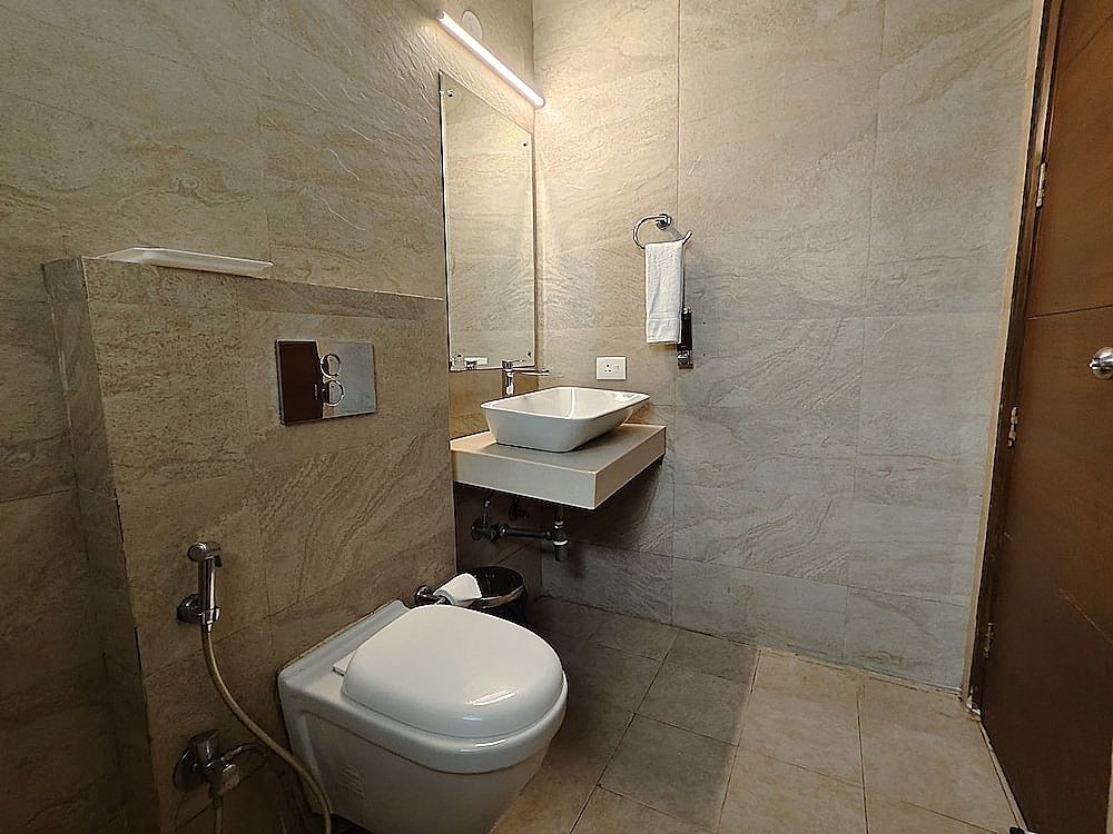 Aadat Hotel Subhash Chowk, Gurgaon Deluxe Room 9