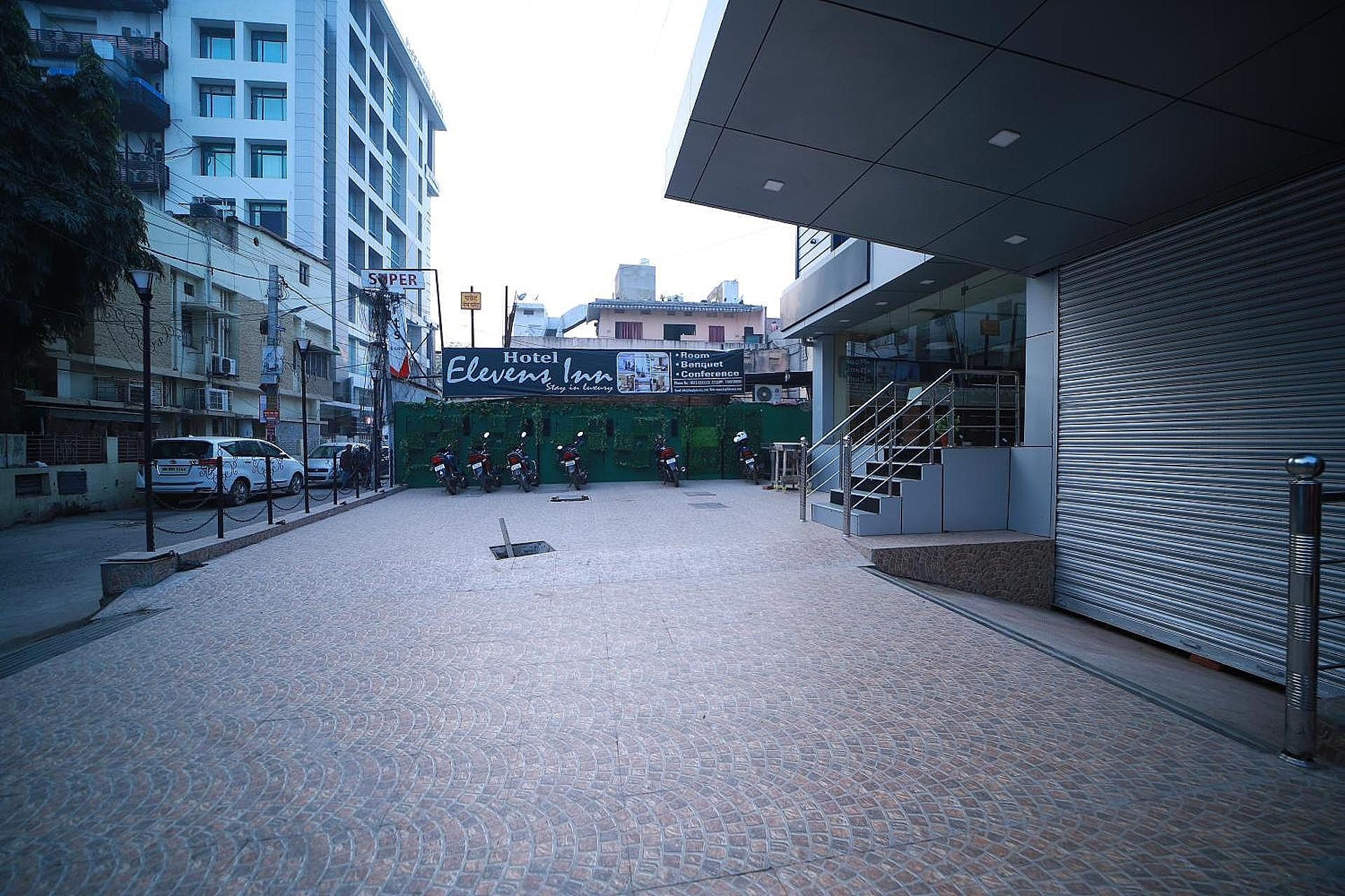 undefined Click Capital House 7