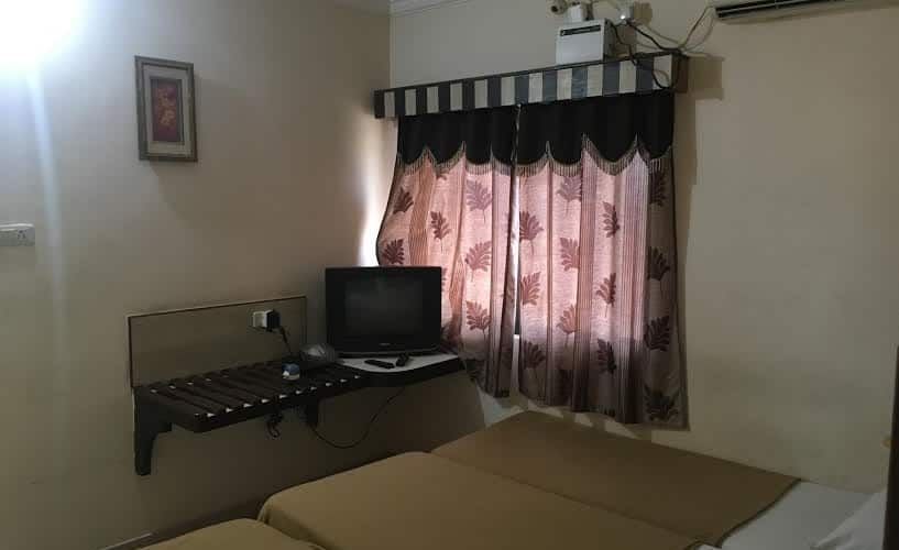 iROOMZ Amrutha Residency Non AC Room Only