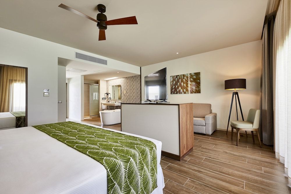 Junior Suite (Superior Overwater)