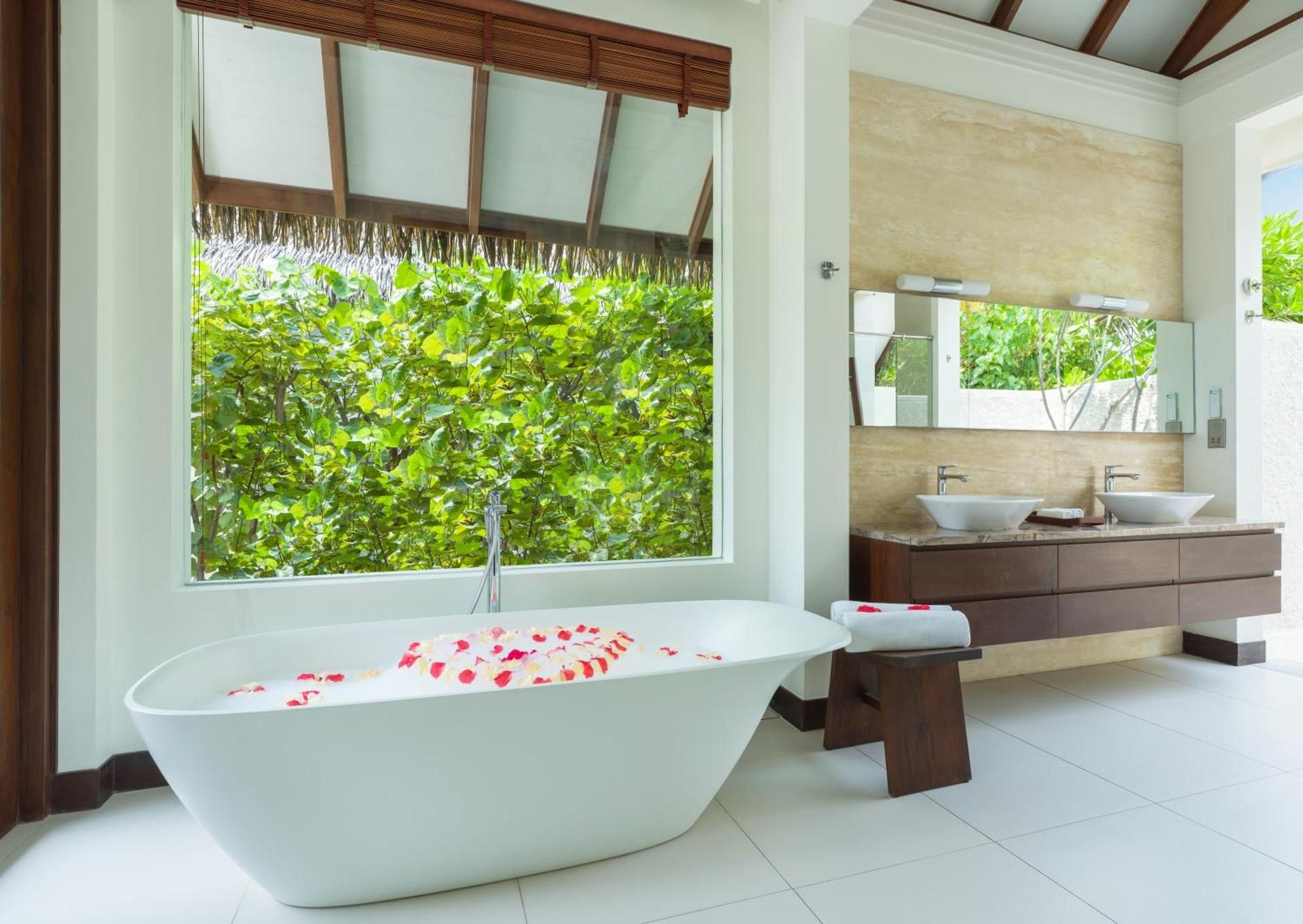 Beach Villa Club Traditional, Lounge Access