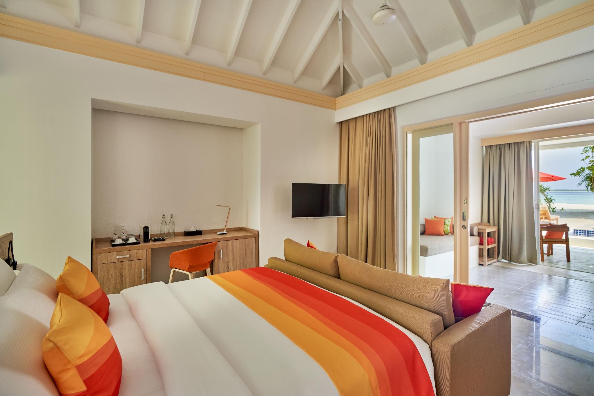 Beach Suite With Pool - Free Seaplane Transfer for 2, min 7 Night Stay