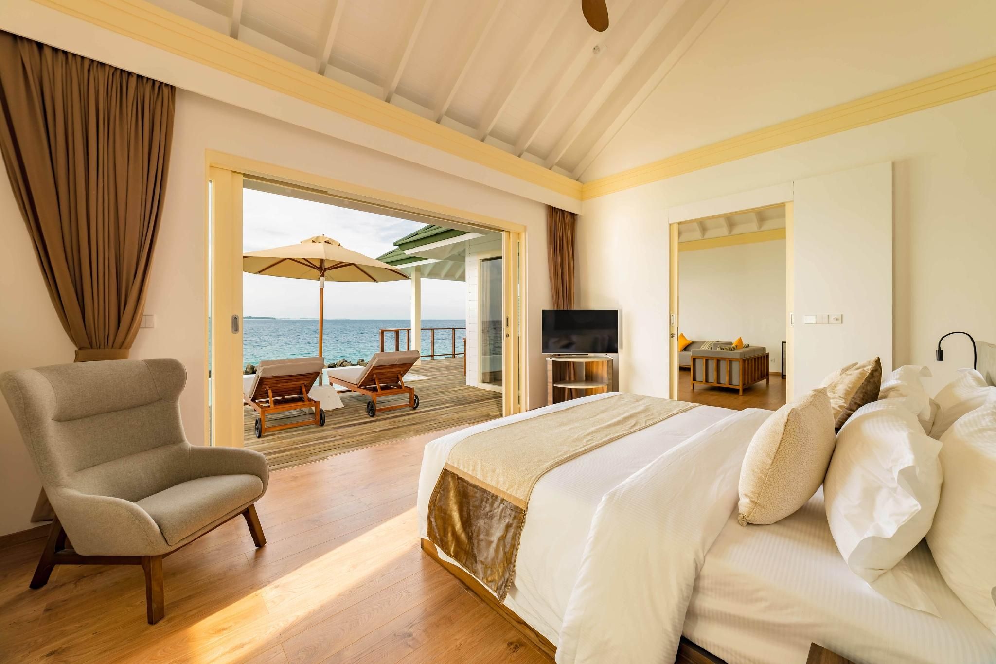 Water Pavilion With Pool And Slide - Free Seaplane Transfer for 2, min 7 Night Stay