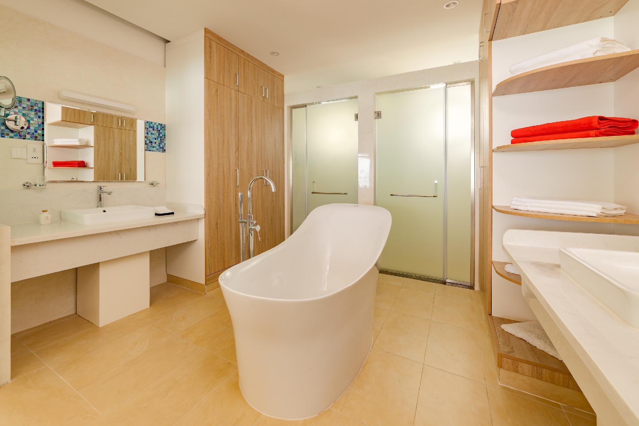 Three-Bedroom Lagoon Villa With Pool And Slide - Free Seaplane Transfer for 2, min 7 Night Stay