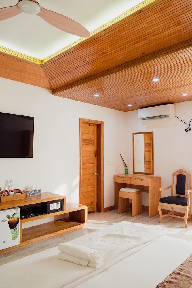 Perla Dhangethi Family Room 23