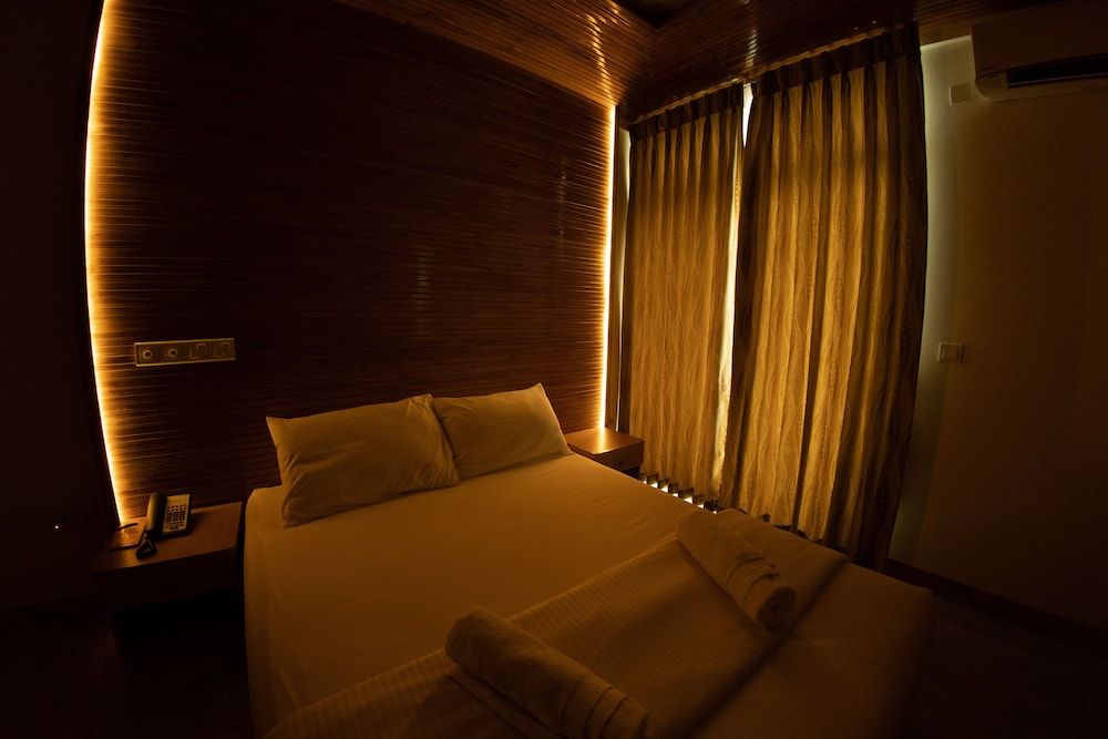 Perla Dhangethi Deluxe Double or Twin Room 5