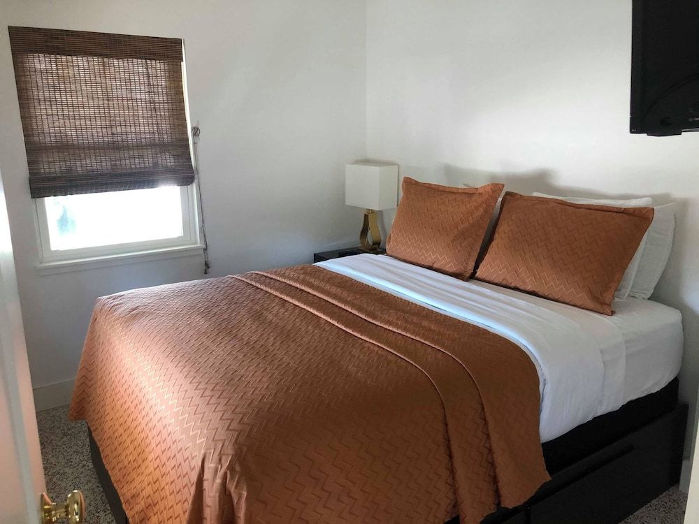 Suite, Courtyard View