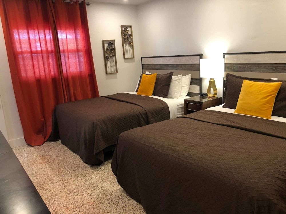 Suite, 2 Queen and Sofa Bed, Courtyard View