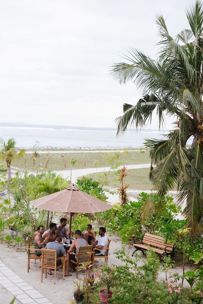 Reef Edge Thulusdhoo Deluxe Twin Room, Sea View 14