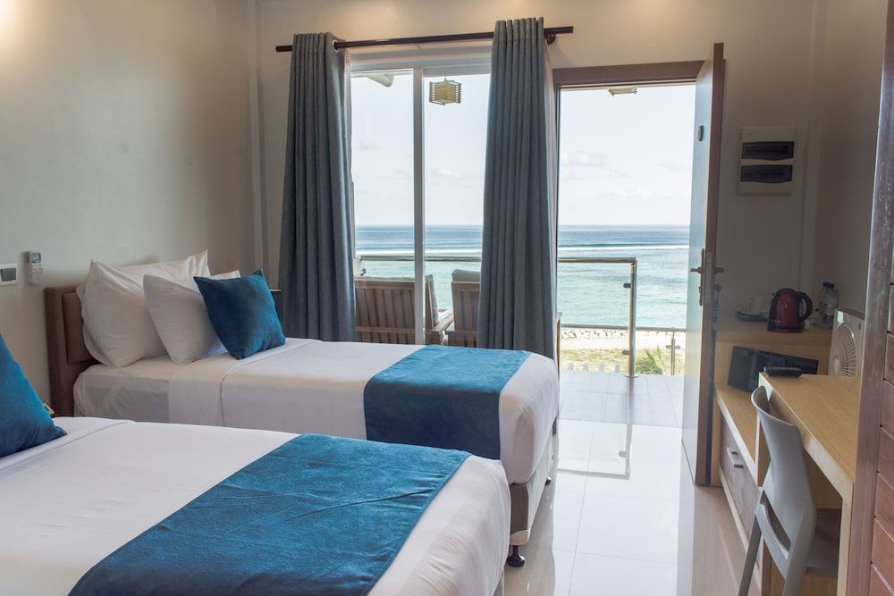 Reef Edge Thulusdhoo Deluxe Twin Room, Sea View 3
