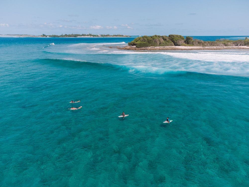 Reef Edge Thulusdhoo Deluxe Twin Room, Sea View 12