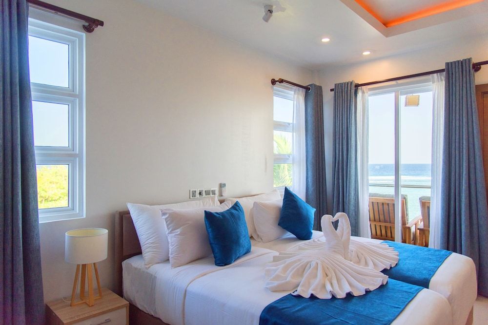 Reef Edge Thulusdhoo