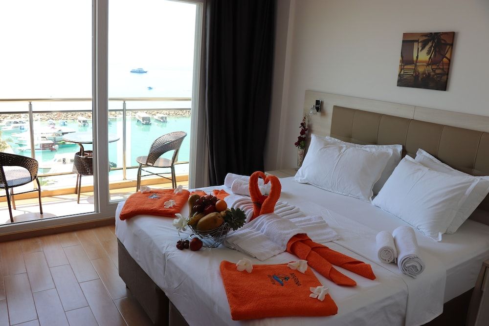 undefined iCom Marina Sea View 4