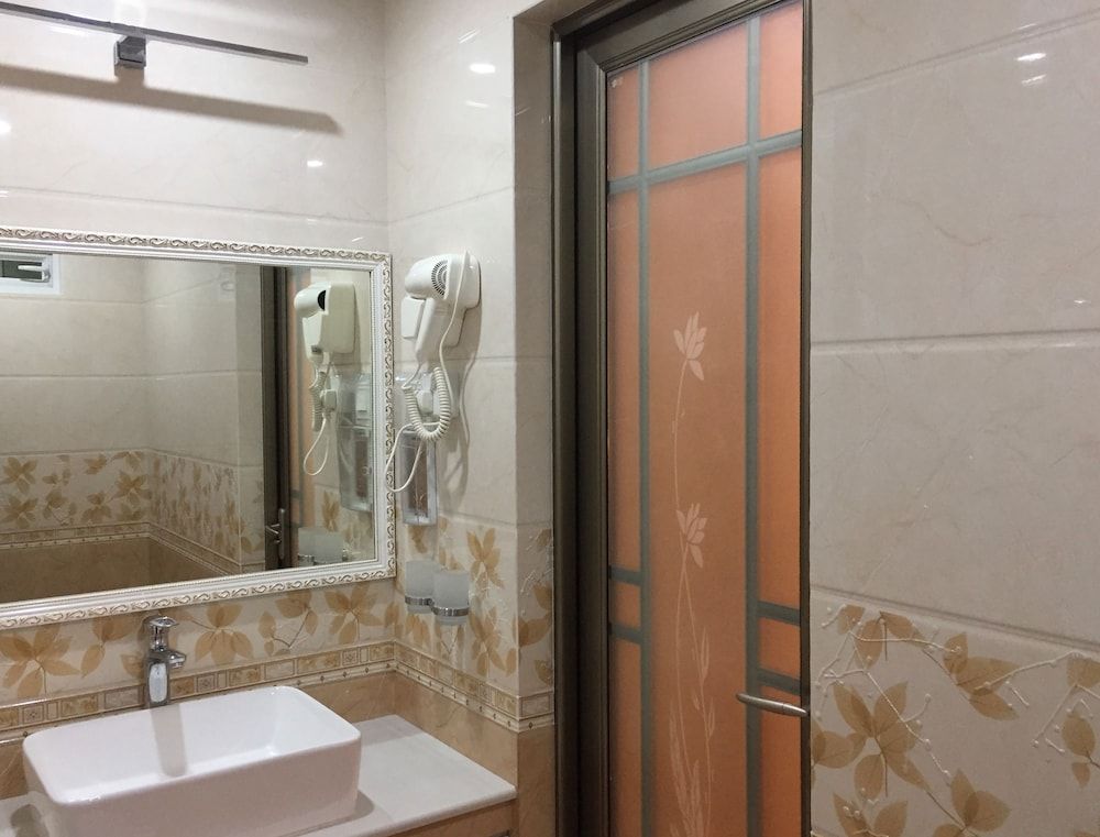 Rosemary Boutique Deluxe Double or Twin Room 6