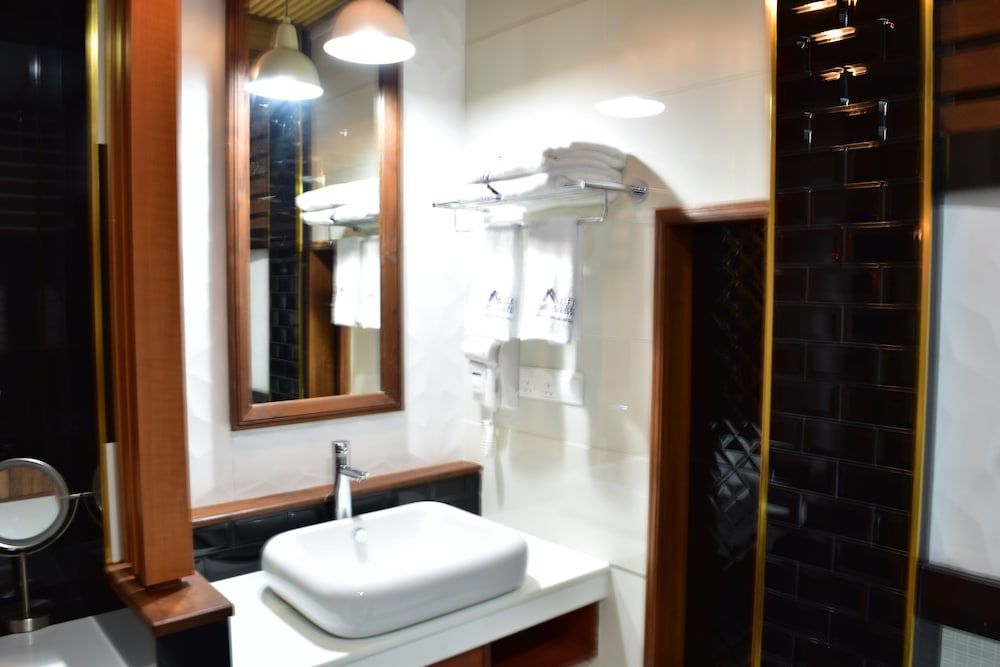 Millennium Island Residence Deluxe Room 3