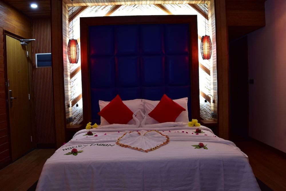 Millennium Island Residence Deluxe Double Room 3