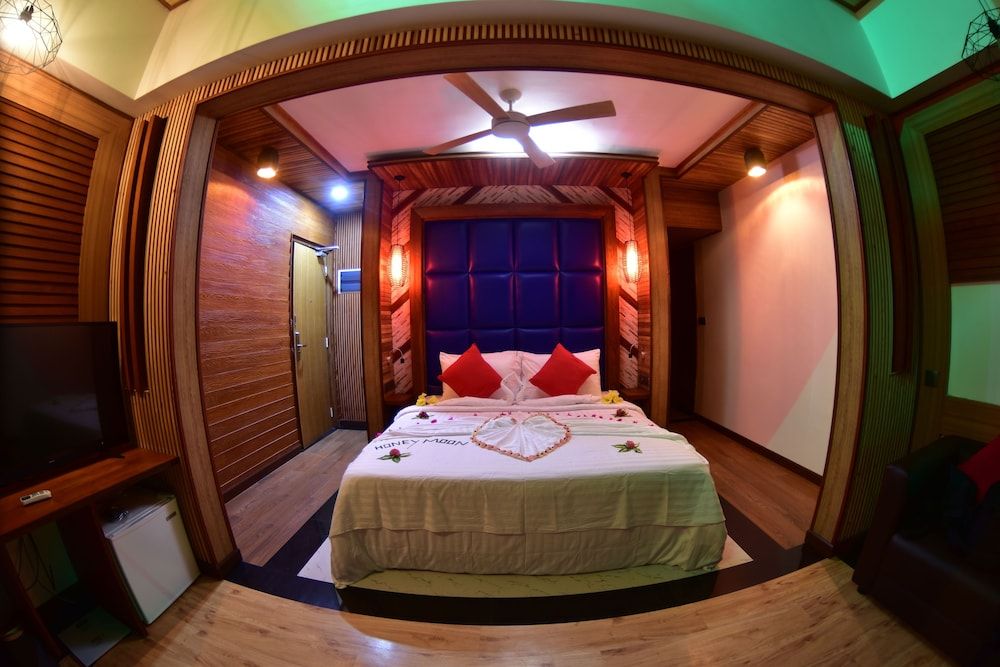 Millennium Island Residence Deluxe Double Room 2