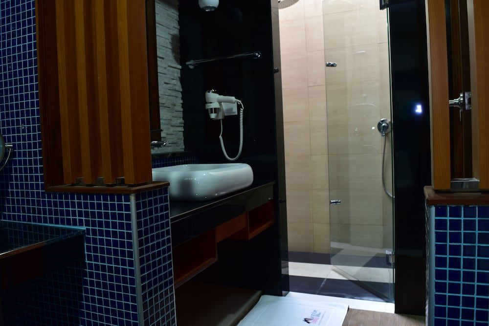 Millennium Island Residence Deluxe Double Room 4