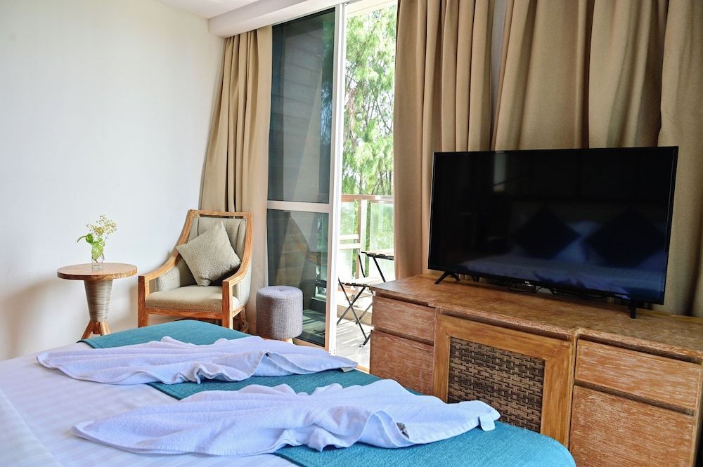 Seasalter Maldives Deluxe Sea View Room 12