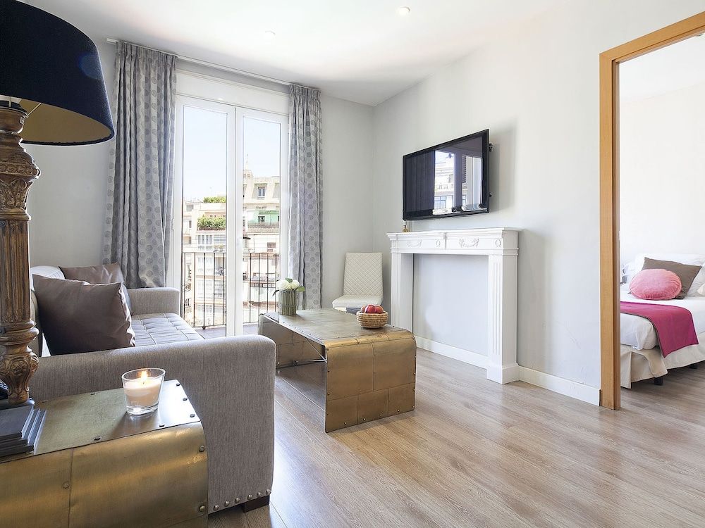 undefined Grandom Suites 10