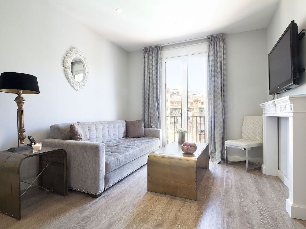 undefined Grandom Suites 6