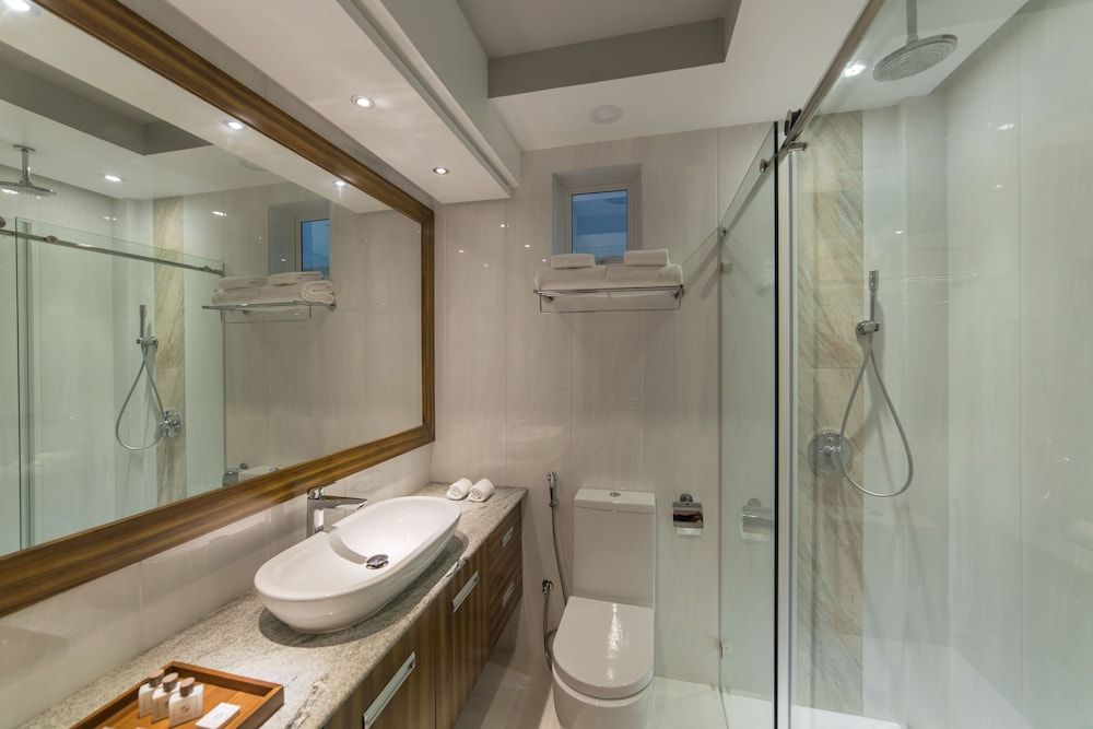 Samann Host Executive Suite-Balcony View with Free Return Airport Transfer 4