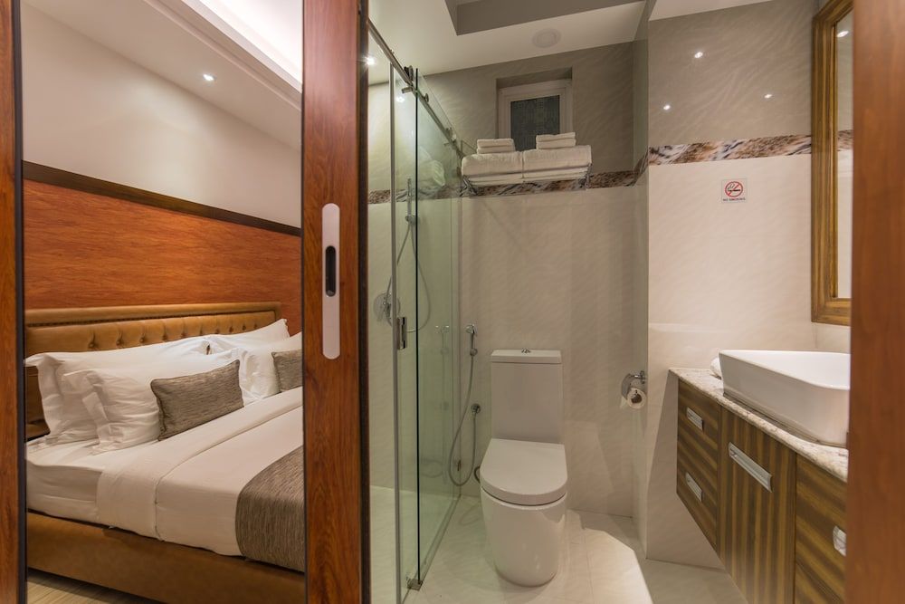 Samann Host Deluxe Double Room with Free Return Airport Transfer 5