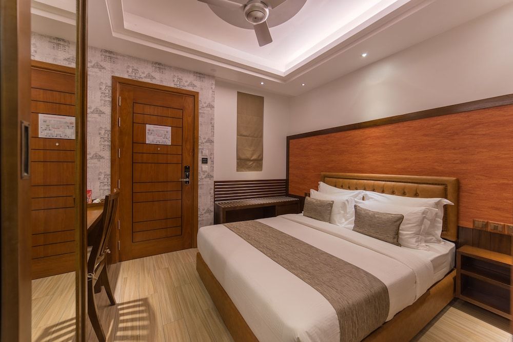 Samann Host Deluxe Double Room with Free Return Airport Transfer