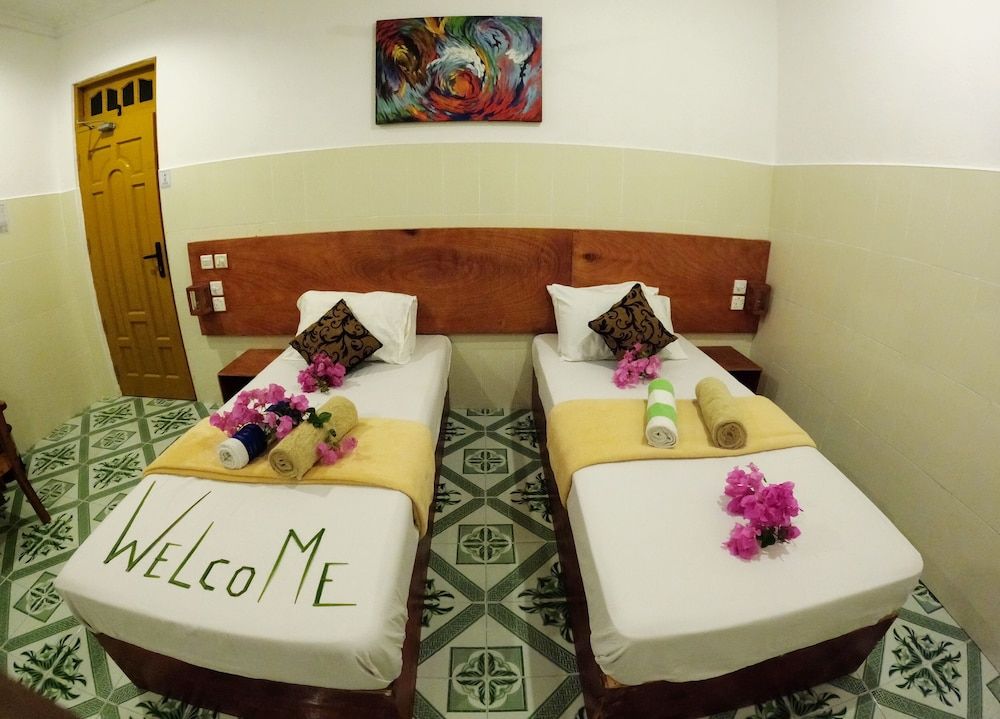 Adroit Beach Inn Standard Queen Room 3