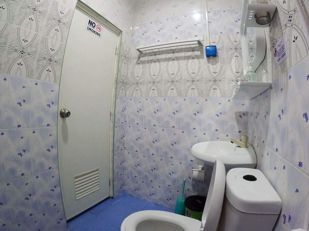 Adroit Beach Inn Deluxe Double Room 7