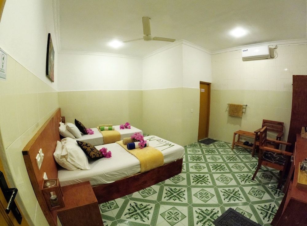 Adroit Beach Inn Standard Queen Room