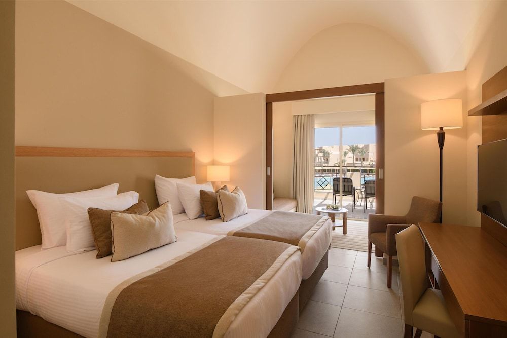 Family Deluxe Room Pool View (Queen or Twin)