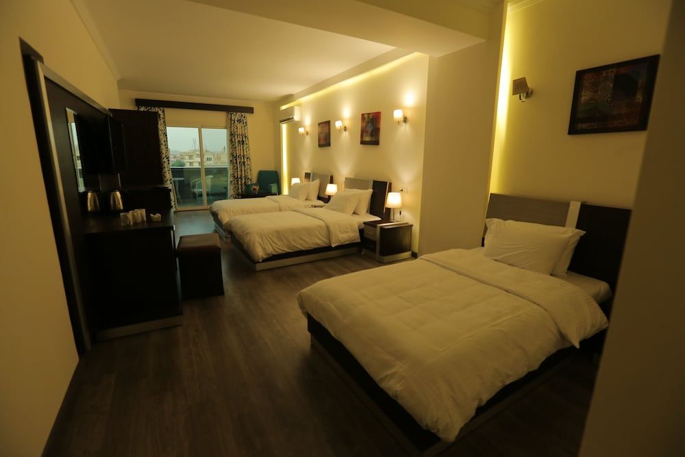 Deluxe Triple Room, Balcony (Pyramid view)