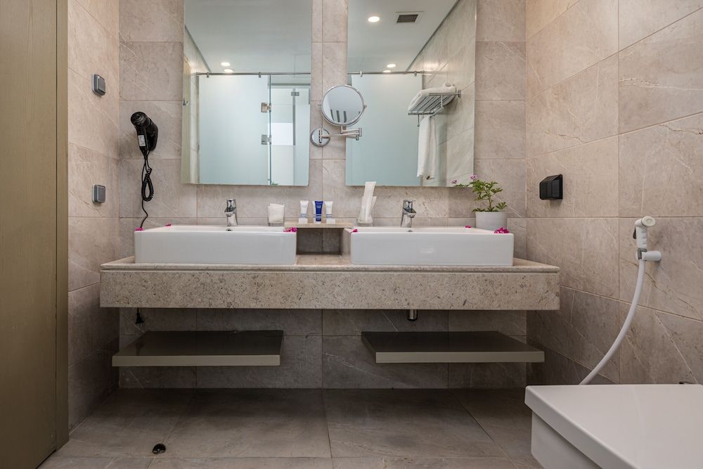 The G Hotel Seashell Pool Room Twin Bed 3