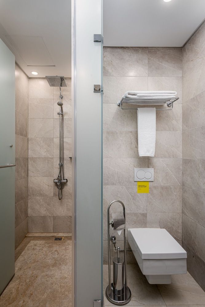 The G Hotel Seashell Pool Room Twin Bed 4