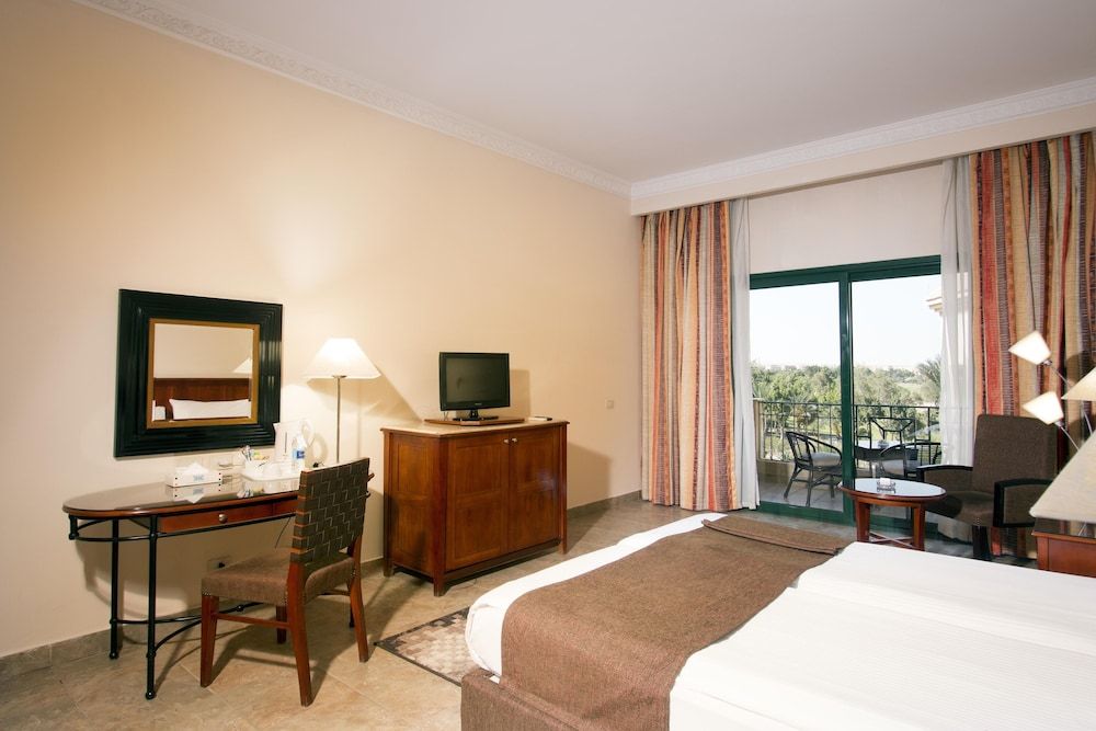 Standard Double Room, 1 King Bed, Private Bathroom, Garden View