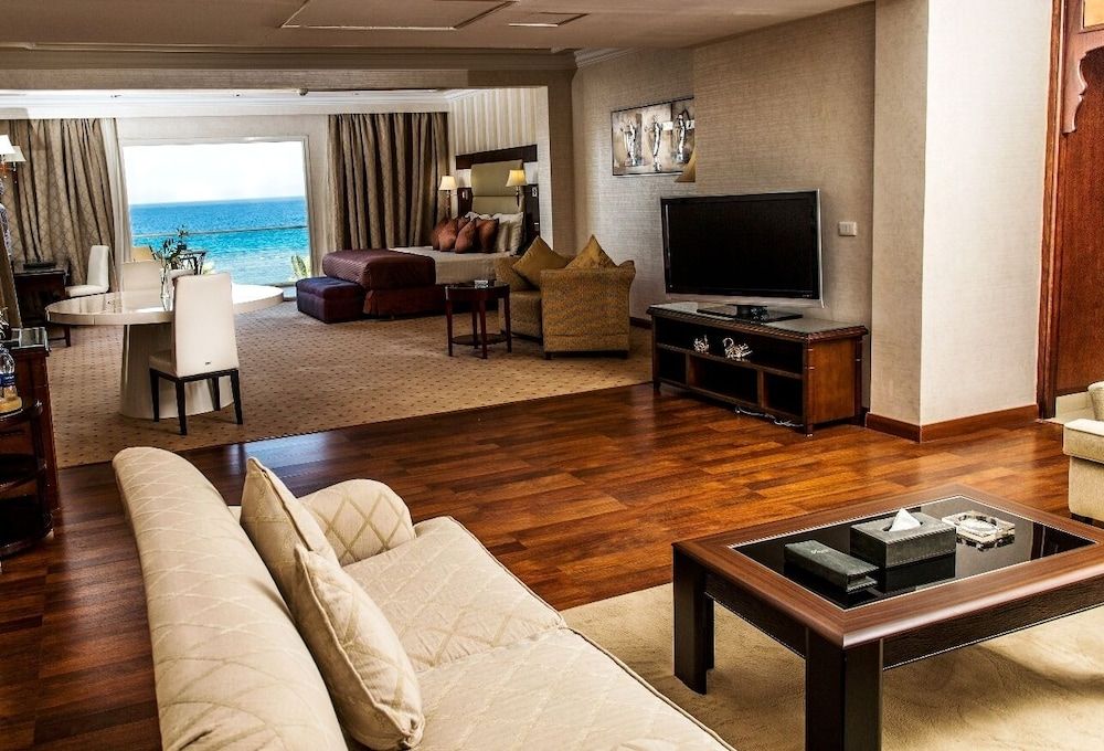 Steam Suite Prime Sea & Pool View with VIP Package