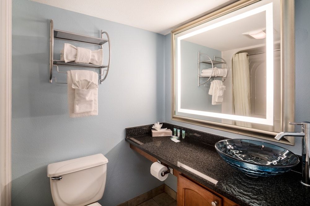 Palette Resort Myrtle Beach Studio, 1 King Bed, Oceanfront 4