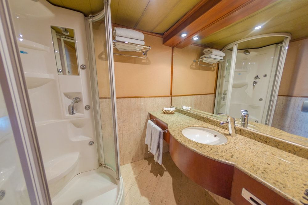 Superior Double Or Twin Cabin