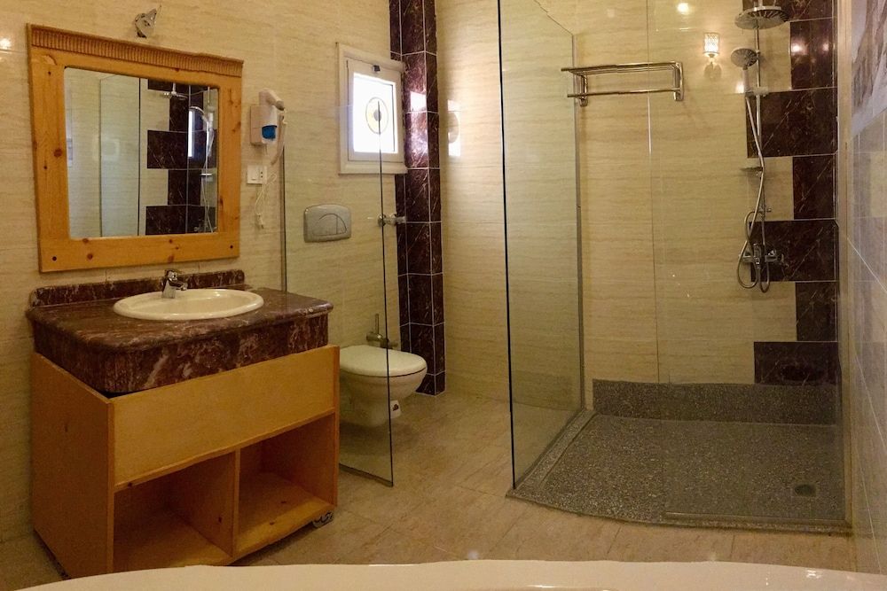 Jewel Howard Carter Hotel Nefertiti Design Double or Twin Room 7