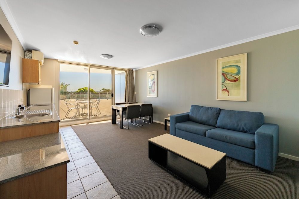 Nesuto The Entrance Apartments Deluxe Poolside Two Bedroom Apartment 4