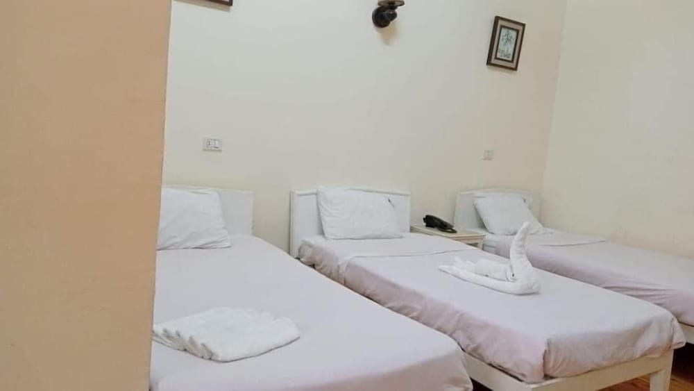 De La Poste Deluxe Triple Room, Multiple Beds, City View 2