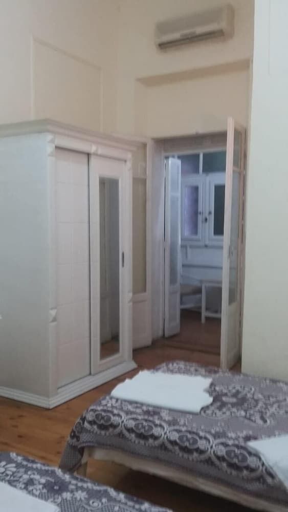 De La Poste Deluxe Double Room, Multiple Beds 2