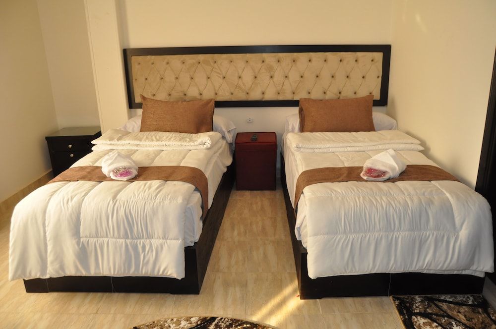 Tut Pyramids View Hotel