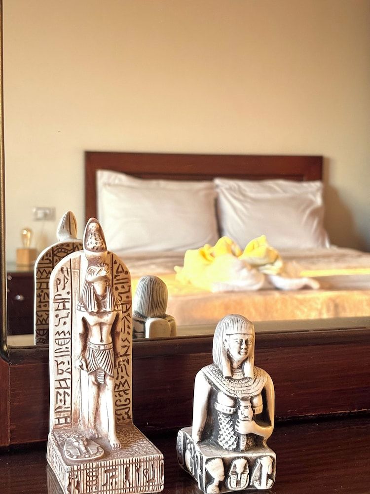 Double Room, Pyramids View