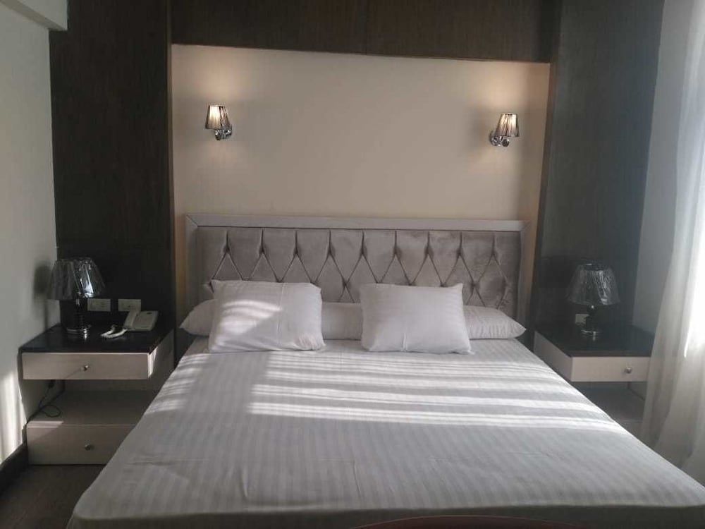 Single Room, Pool View