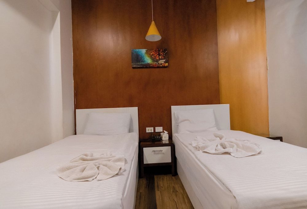 Museum Plaza Hostel Deluxe Twin Room 5