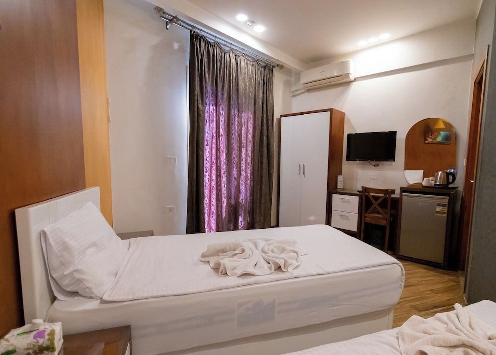 Museum Plaza Hostel Deluxe Twin Room 2