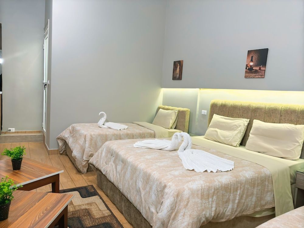 Holy Sheet Hostel Deluxe Quadruple Room, Multiple Beds, Balcony 3